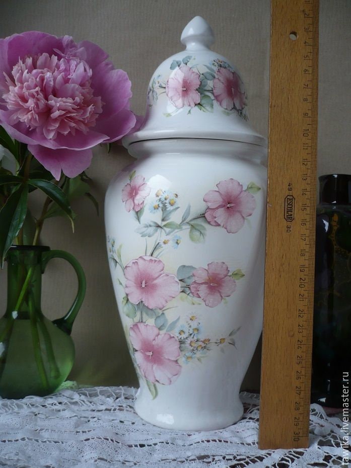 Ingwertopf mit Deckel, Gesamthöhe 31 cm, als Bodenvase im Wohnzimmer