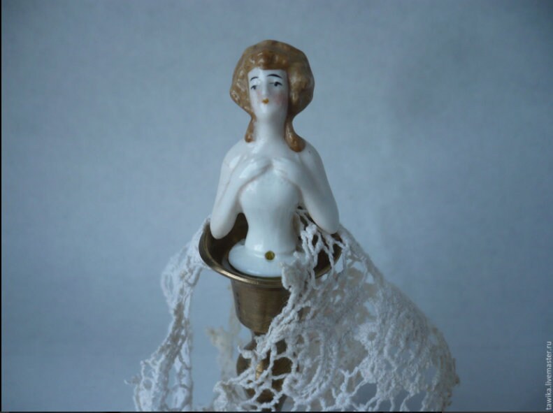 Unterseite der 5 cm hohen Figur