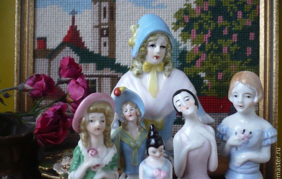 Unterseite der Porzellan-Halbfigur