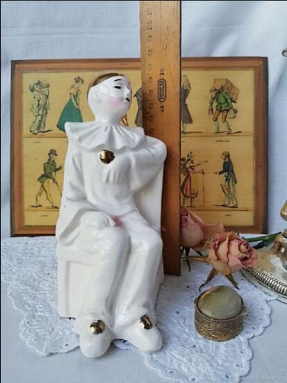 Goldener Pierrot von schräg oben