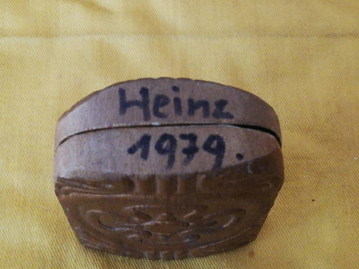 Geöffnetes Diptychon mit beiden Bildern im Vergleich