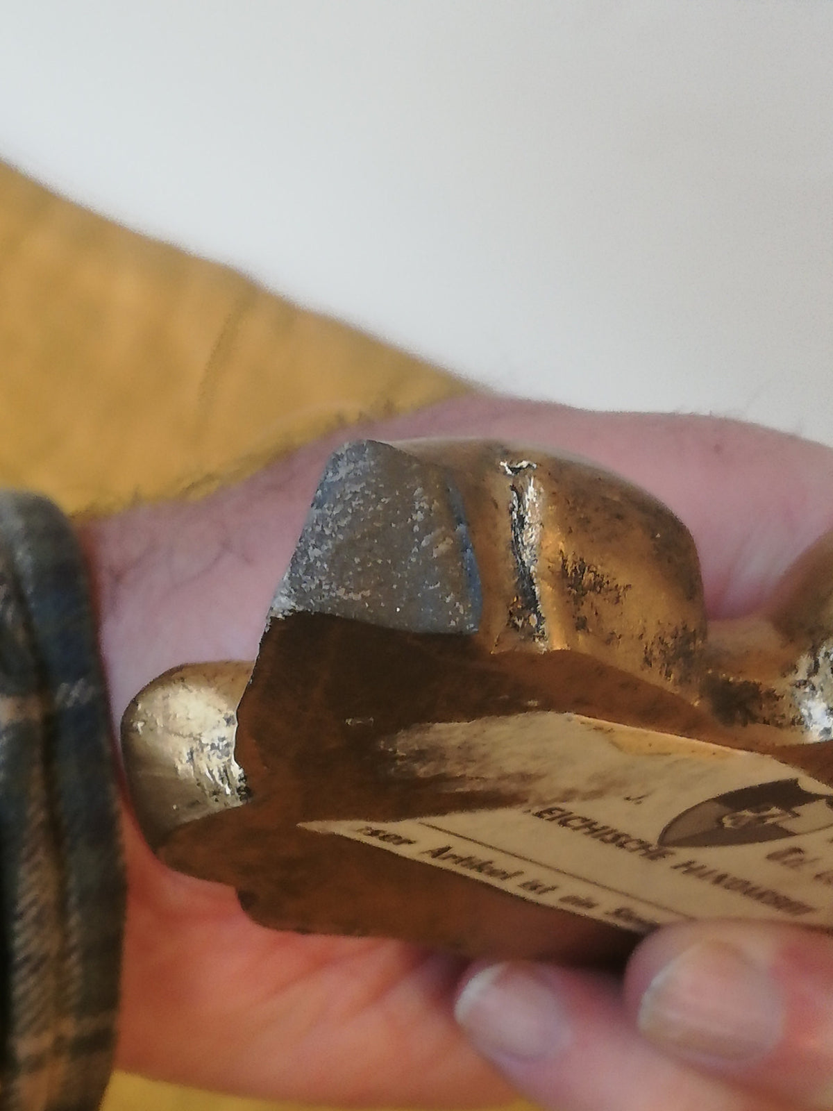 Unterseite des Engelskopfes aus Steingut