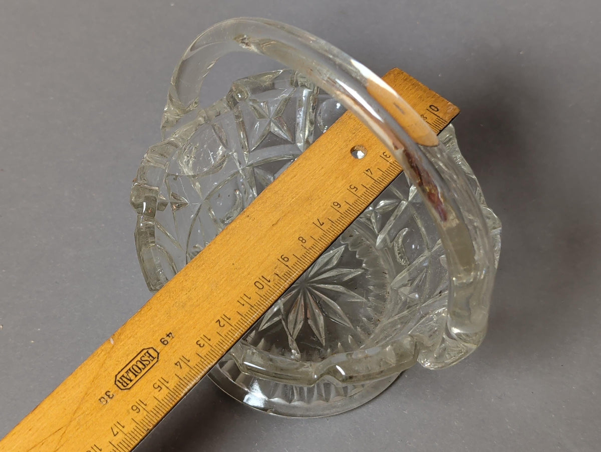 Glaskörbchen von schräg