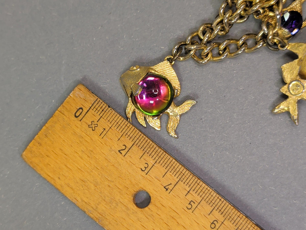 Vintage Designer-Schmuck Butler & Wilson als Weihnachtsgeschenk arrangiert