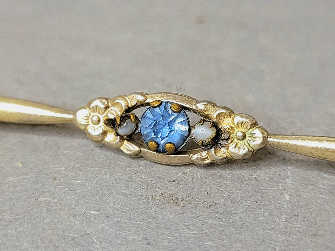 Edwardian Stabbrosche mit blauem Stein