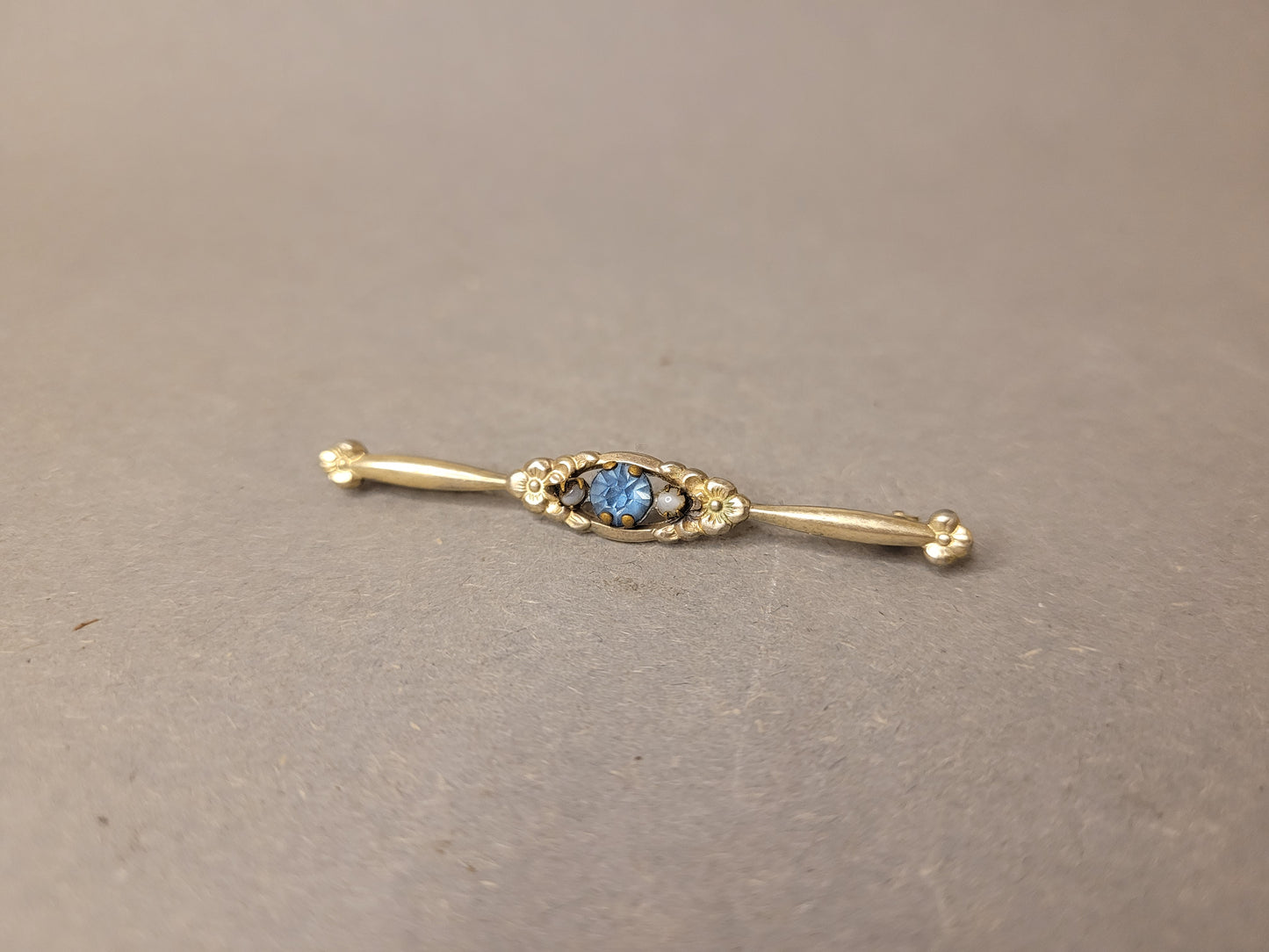 Edwardian Stabbrosche mit blauem Stein