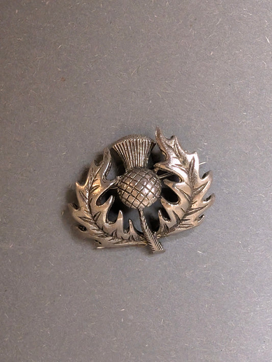 Schottische Distel-Brosche silberfarben, Vintage keltischer Schmuck, Gesamtansicht