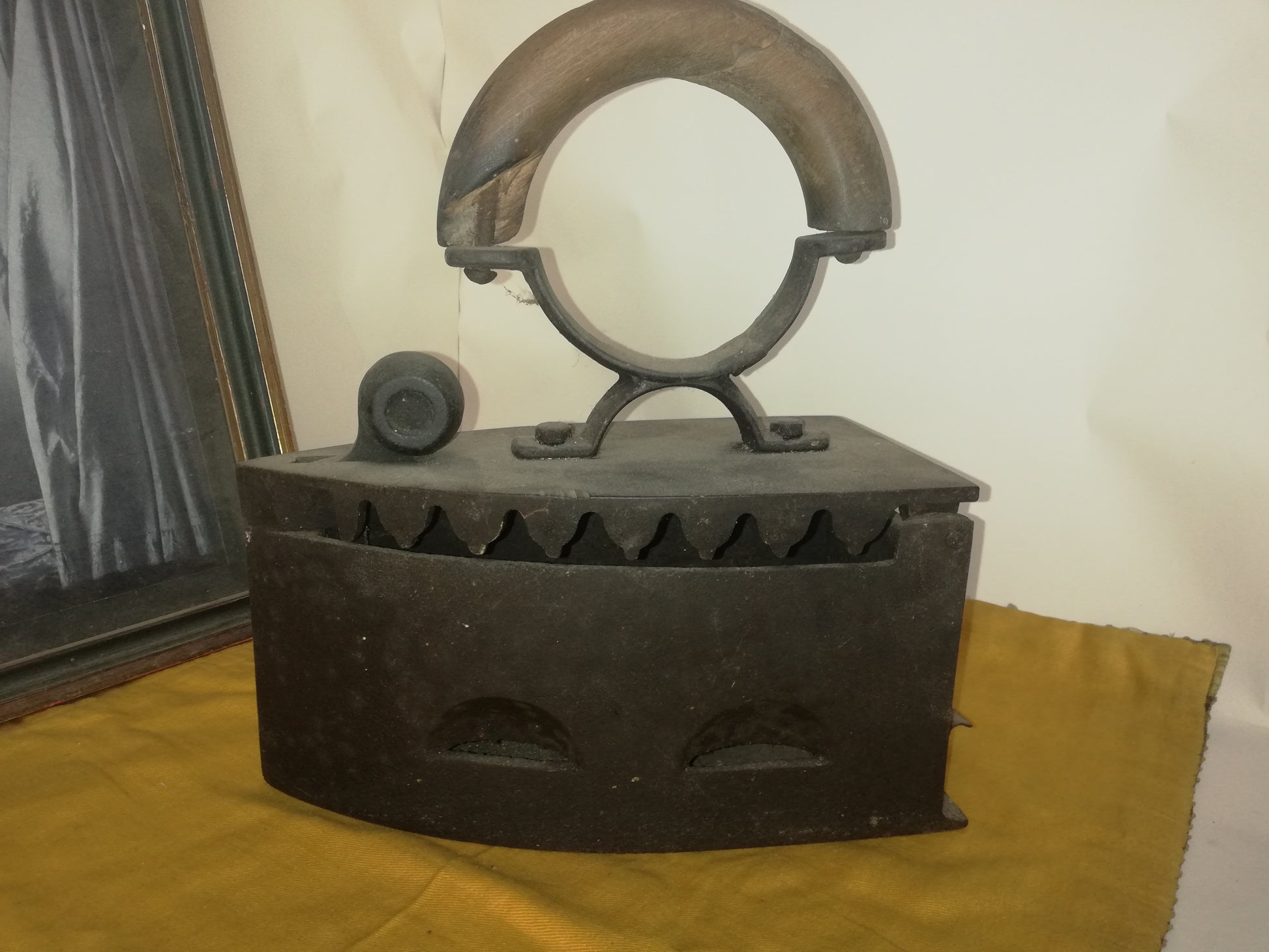 Antikes Kohle-Bügeleisen aus Gusseisen, Österreich, 1870er Jahre