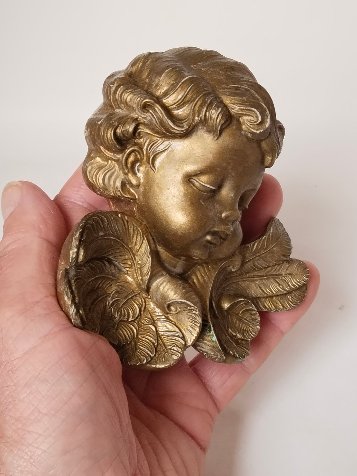 Engelsfigur in Handansicht, Größe ca. 9x10 cm erkennbar