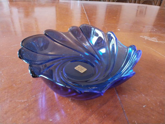 Kobaltblaue Vintage Glasschale von Arcoroc Frankreich, Gesamtansicht auf Holztisch
