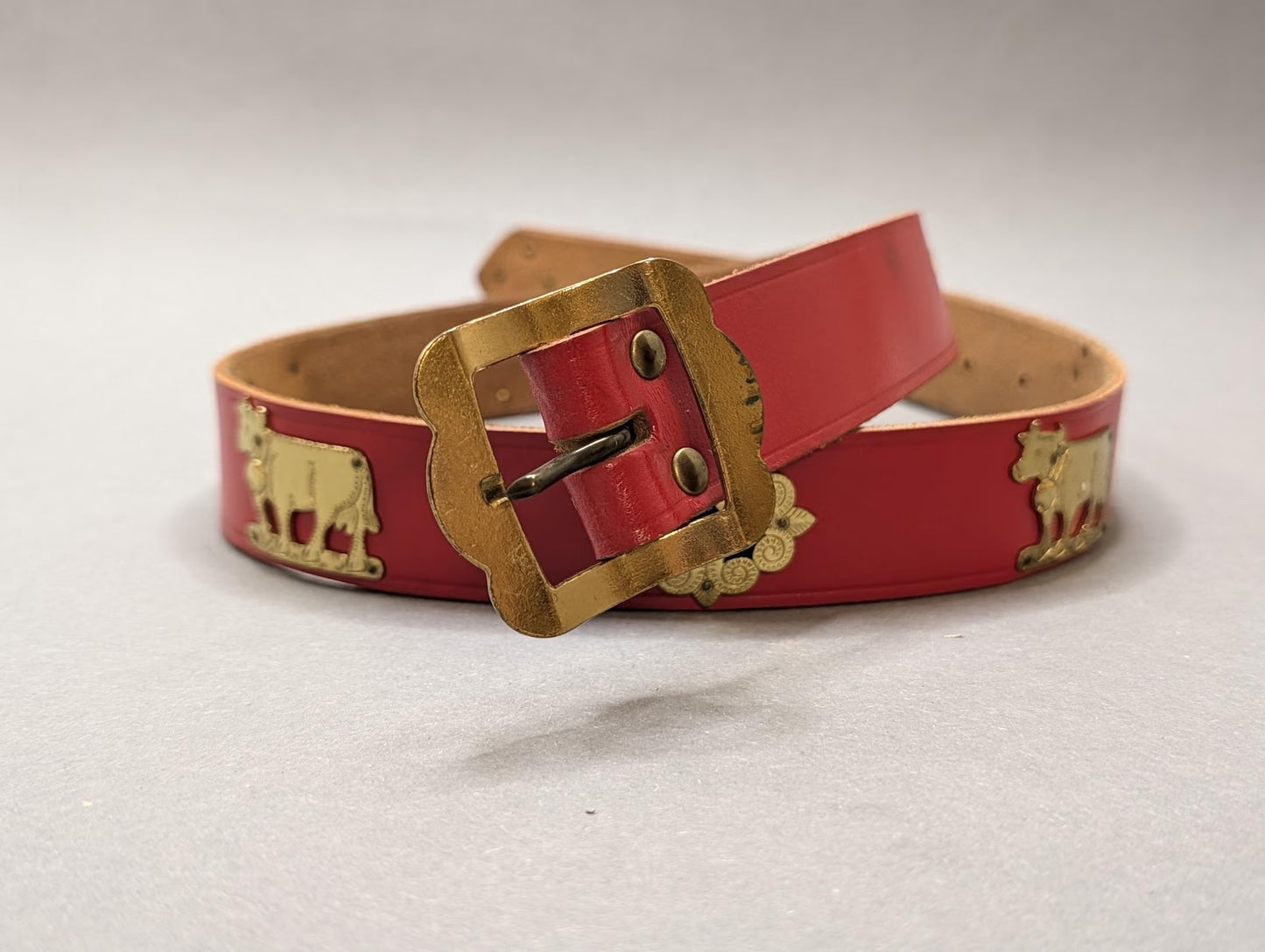 Appenzeller Sennengürtel Vintage – rotes Leder, 9 Messingbeschläge, Trachtengürtel 85 cm