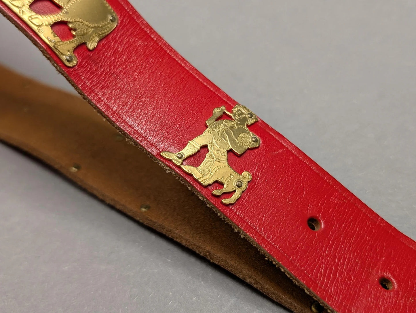 Appenzeller Sennengürtel Vintage – rotes Leder, 9 Messingbeschläge, Trachtengürtel 85 cm