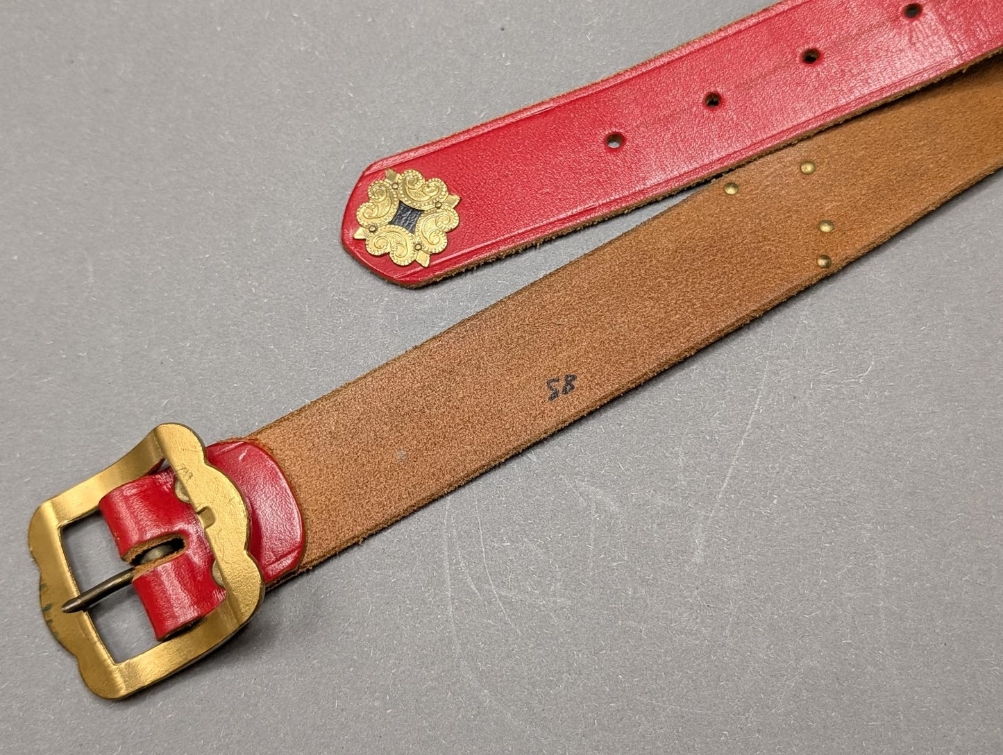 Appenzeller Sennengürtel Vintage – rotes Leder, 9 Messingbeschläge, Trachtengürtel 85 cm