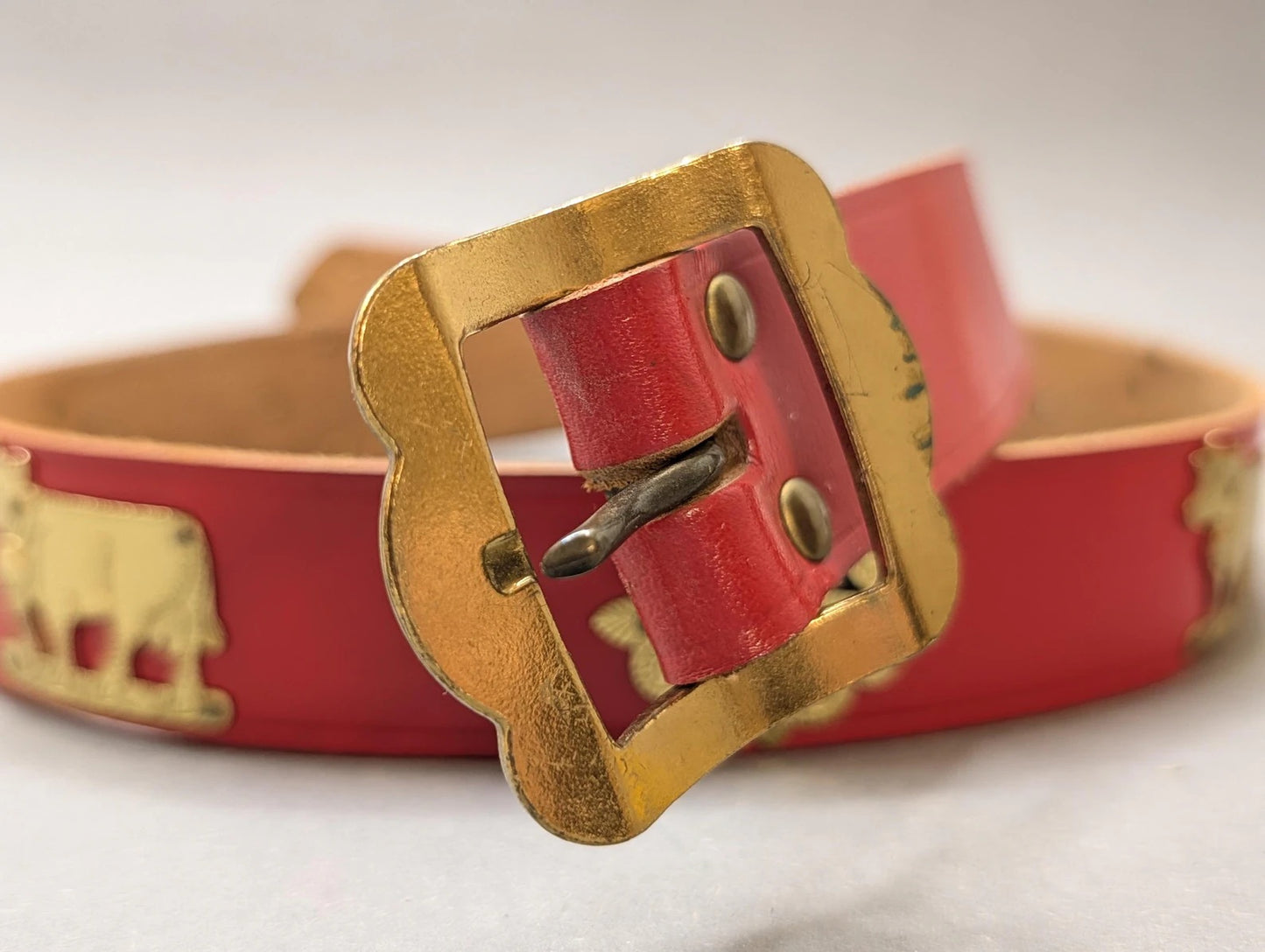 Appenzeller Sennengürtel Vintage – rotes Leder, 9 Messingbeschläge, Trachtengürtel 85 cm