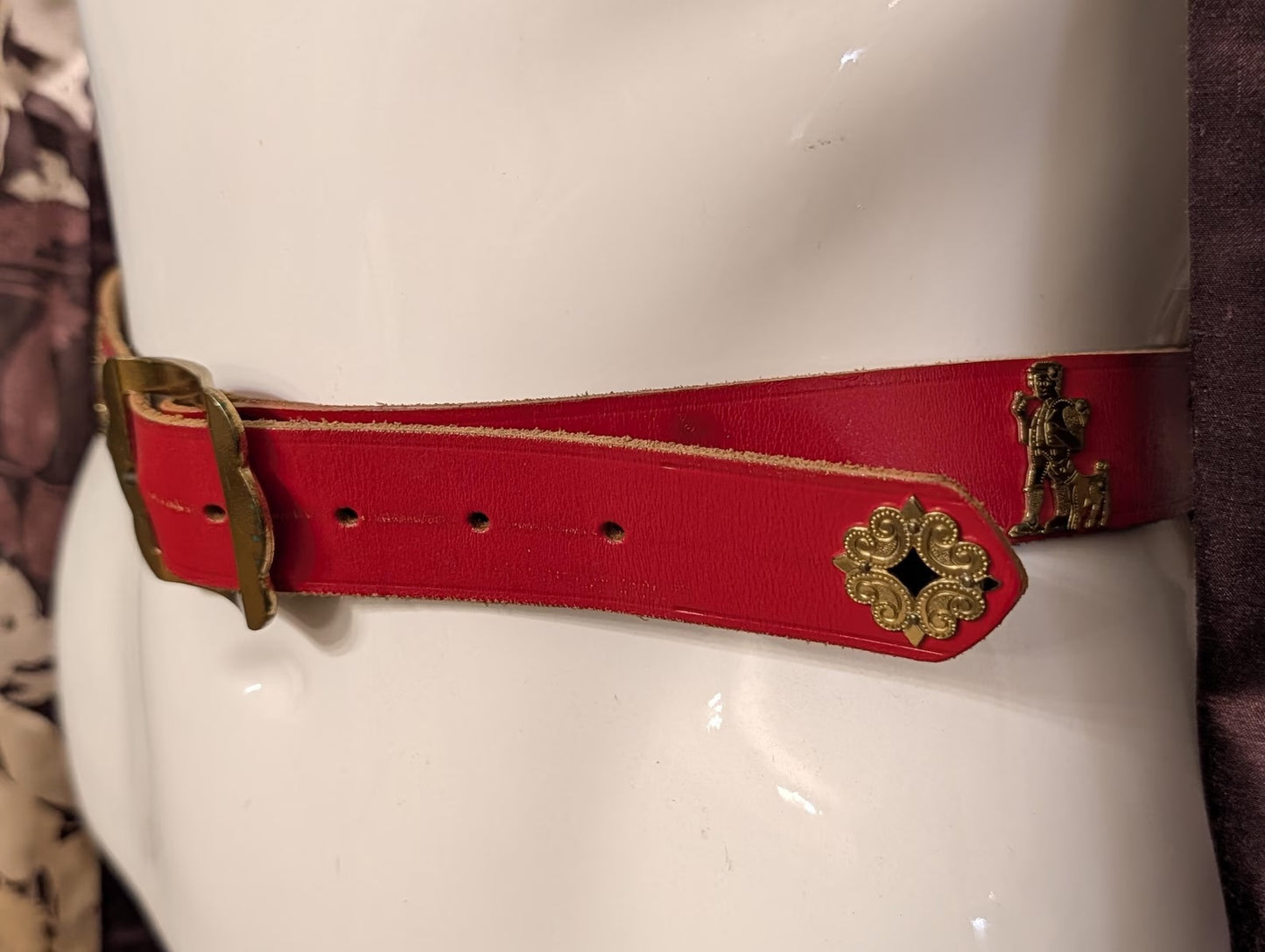 Appenzeller Sennengürtel Vintage – rotes Leder, 9 Messingbeschläge, Trachtengürtel 85 cm