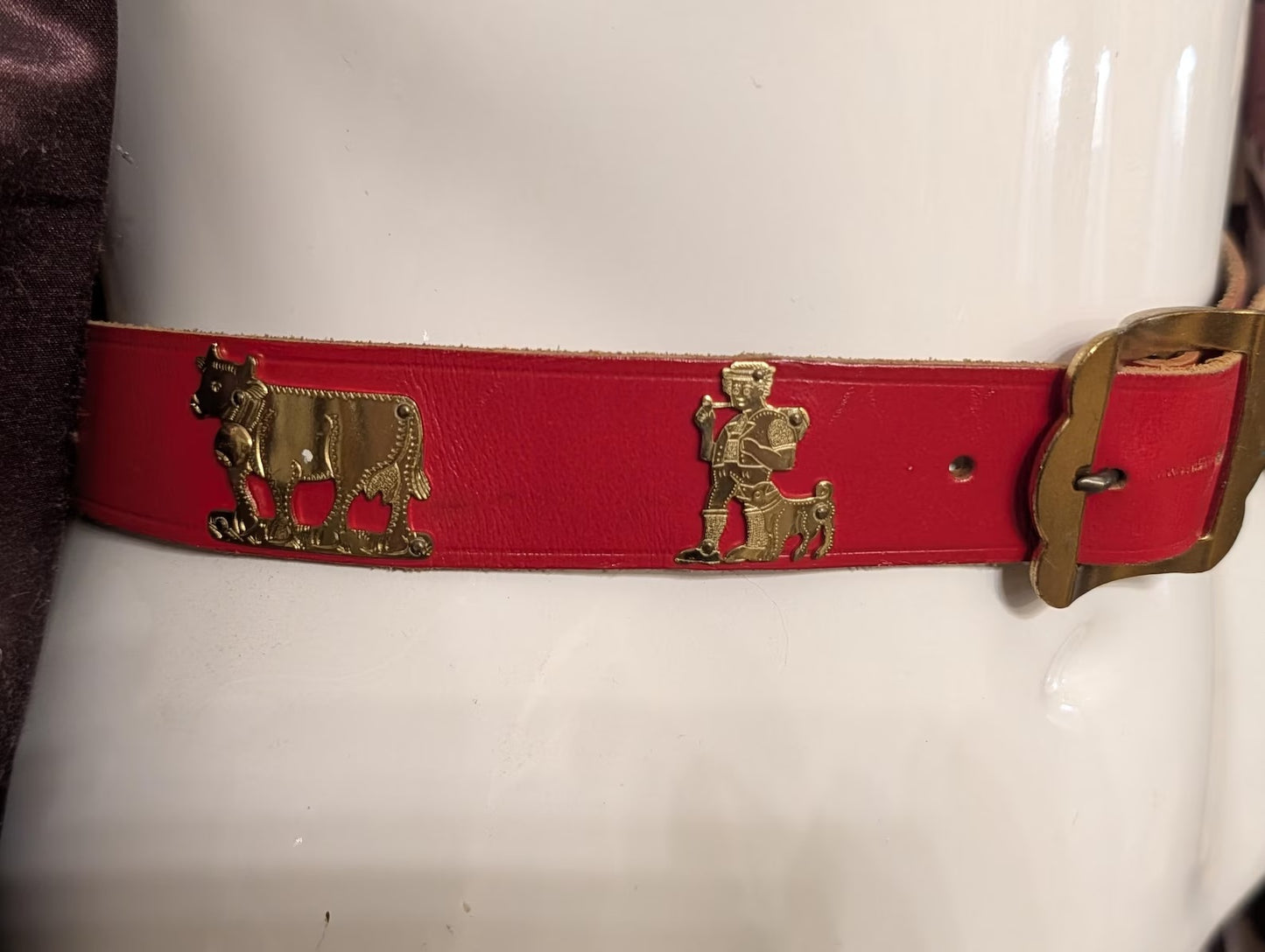 Appenzeller Sennengürtel Vintage – rotes Leder, 9 Messingbeschläge, Trachtengürtel 85 cm