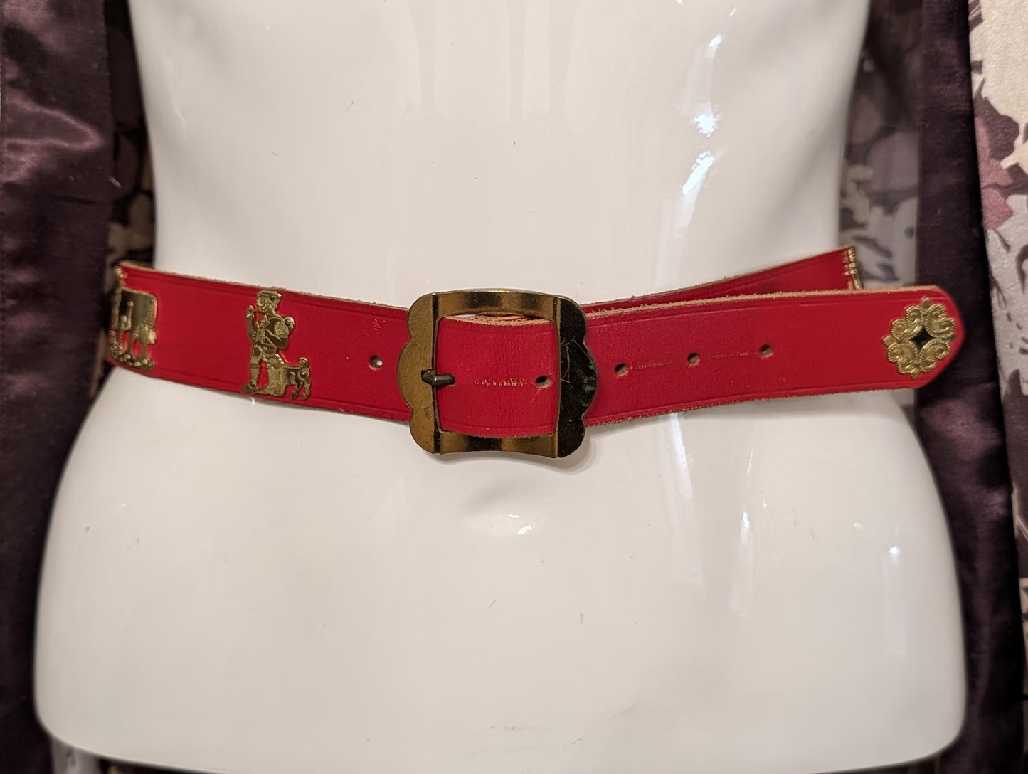 Appenzeller Sennengürtel Vintage – rotes Leder, 9 Messingbeschläge, Trachtengürtel 85 cm