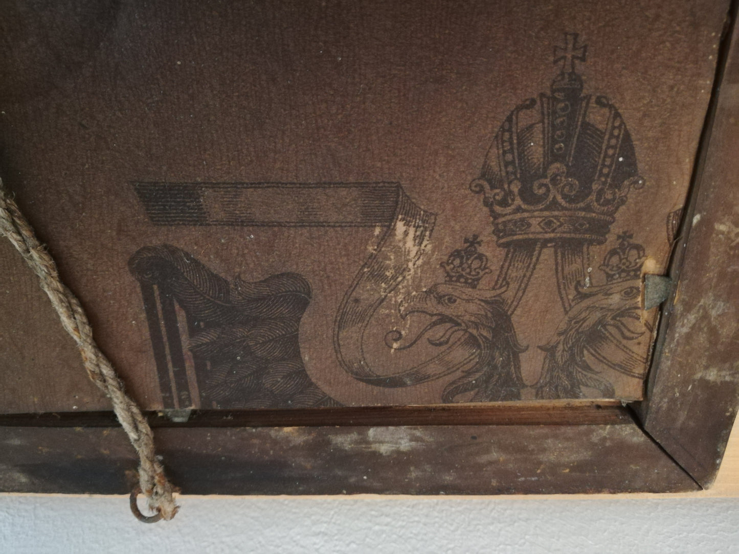 Antikes Heiligenbild katholische Taufe 1907. Rückansicht des Bildes mit Doppeladler.