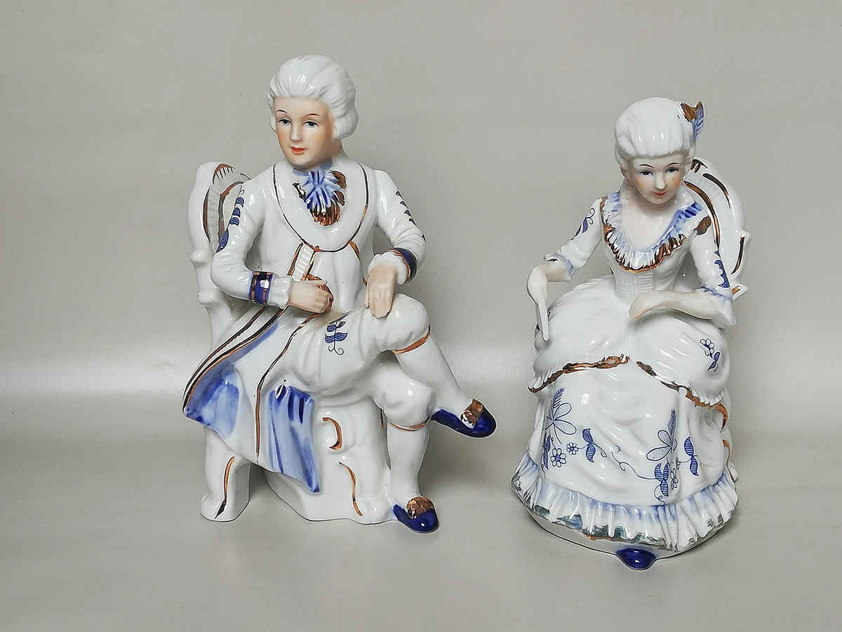 Paire de figurines en porcelaine de style rococo – Cavalier et dame, bleu cobalt et or cuivré, vintage années 1990