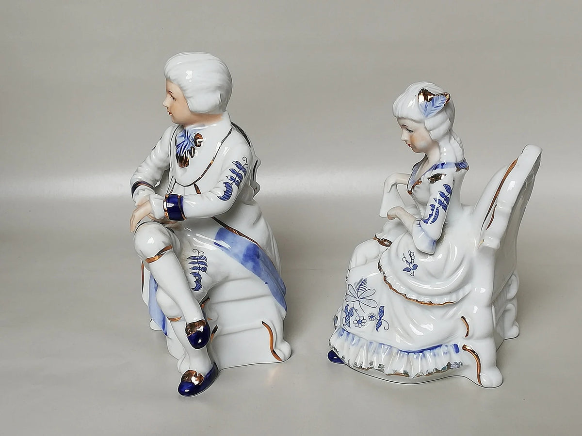 Paire de figurines en porcelaine de style rococo – Cavalier et dame, bleu cobalt et or cuivré, vintage années 1990