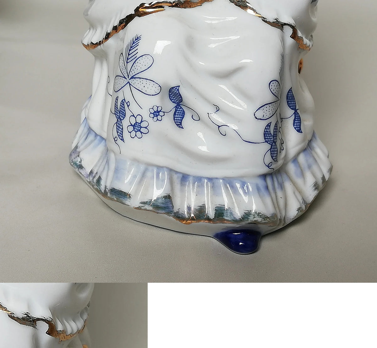 Paire de figurines en porcelaine de style rococo – Cavalier et dame, bleu cobalt et or cuivré, vintage années 1990