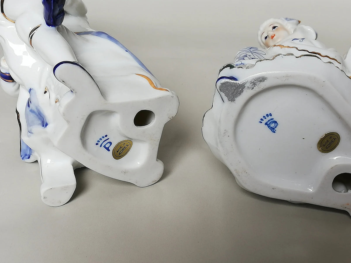 Paire de figurines en porcelaine de style rococo – Cavalier et dame, bleu cobalt et or cuivré, vintage années 1990