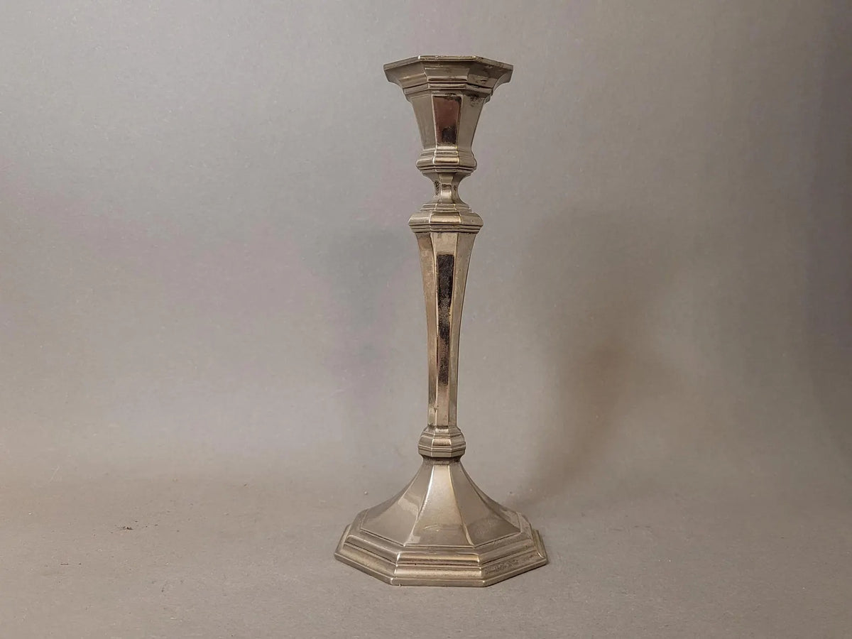 Versilberter Kerzenleuchter mit achteckigem Fuß – Vintage Tafelleuchter im georgianischen Stil, 18 cm