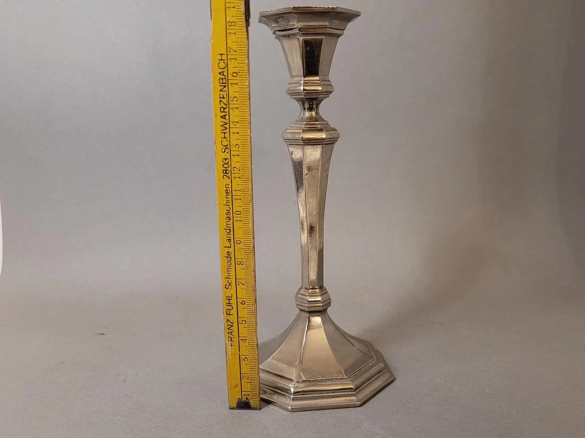 Versilberter Kerzenleuchter mit achteckigem Fuß – Vintage Tafelleuchter im georgianischen Stil, 18 cm