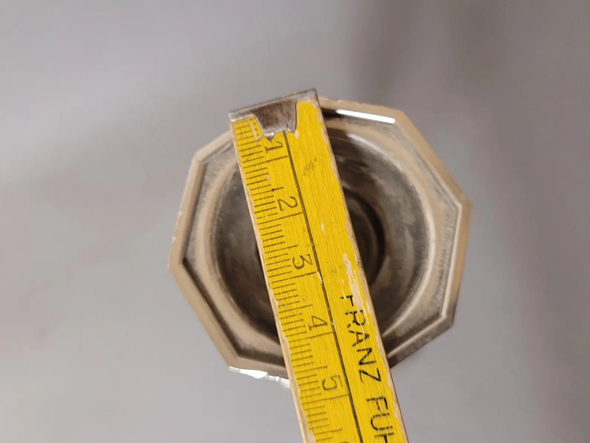 Versilberter Kerzenleuchter mit achteckigem Fuß – Vintage Tafelleuchter im georgianischen Stil, 18 cm