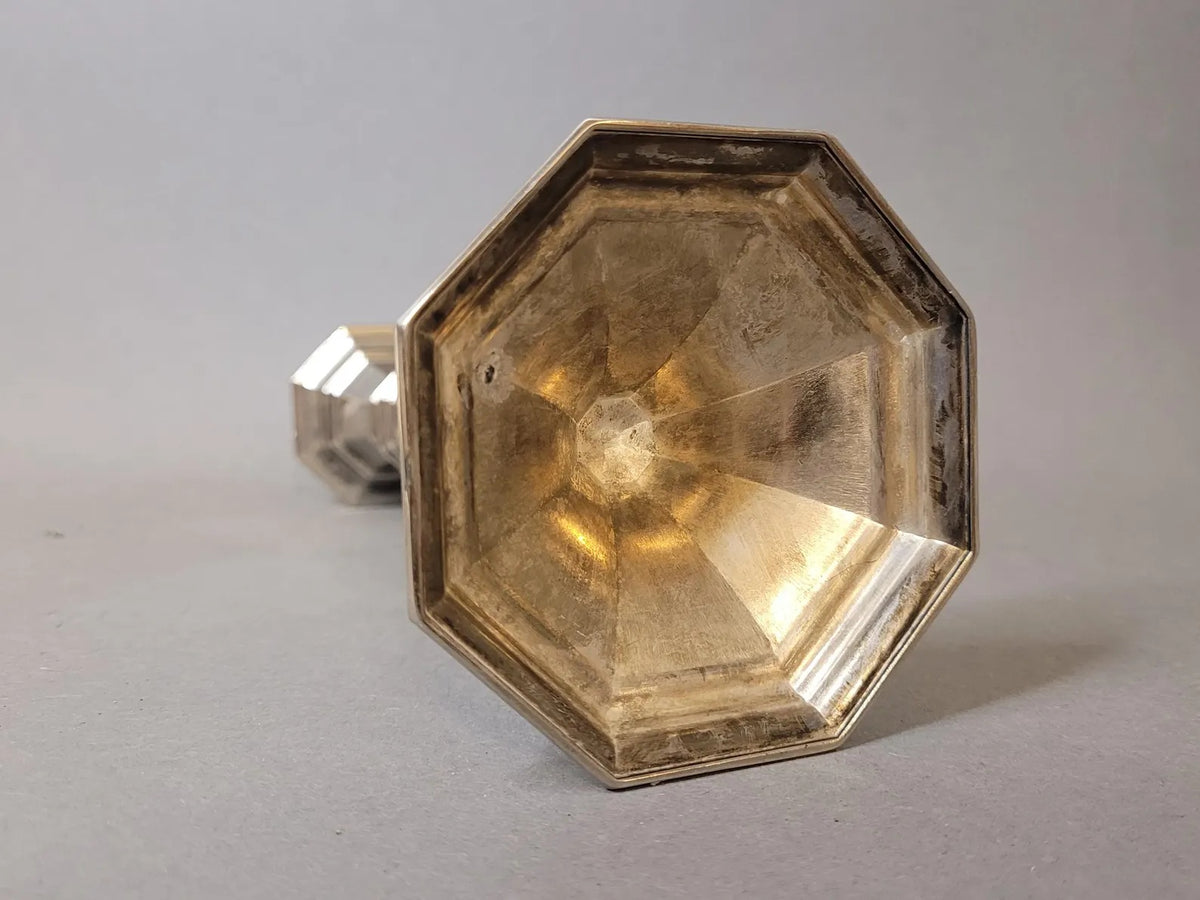 Versilberter Kerzenleuchter mit achteckigem Fuß – Vintage Tafelleuchter im georgianischen Stil, 18 cm