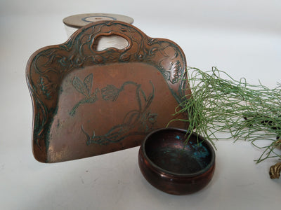 Antike Jugendstil-Kehrschaufel aus Kupfer mit Libelle und Seerosen, Vintage Deko aus Österreich, gestylt