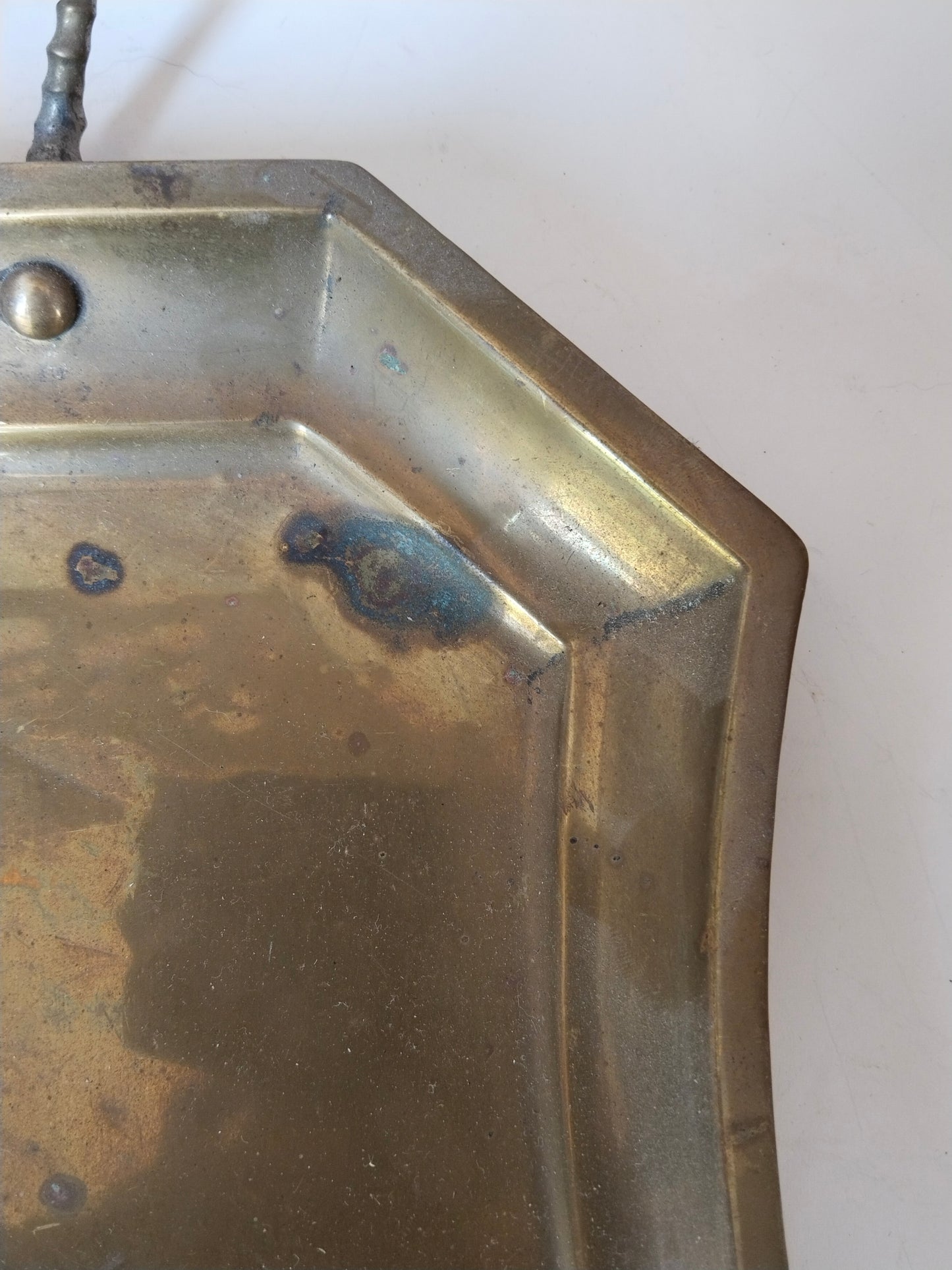 Griffbefestigung mit Messingnieten, Nahaufnahme Silent Butler