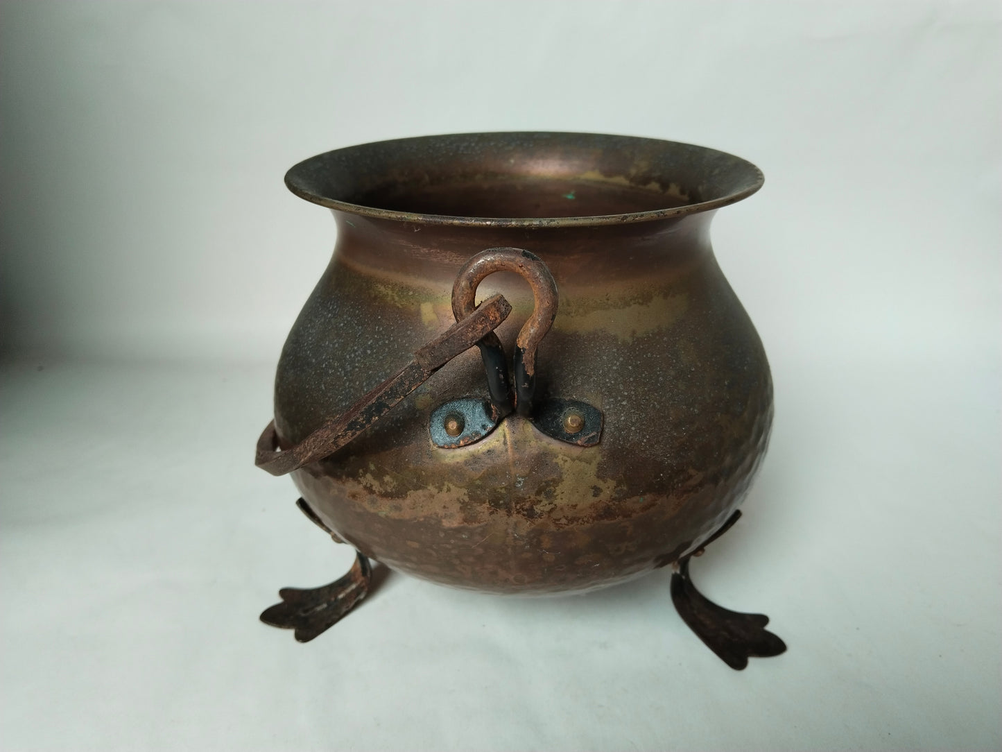 Chaudron ancien en cuivre forgé à la main – Fer forgé, Eisenstadt, env. 1880–1930