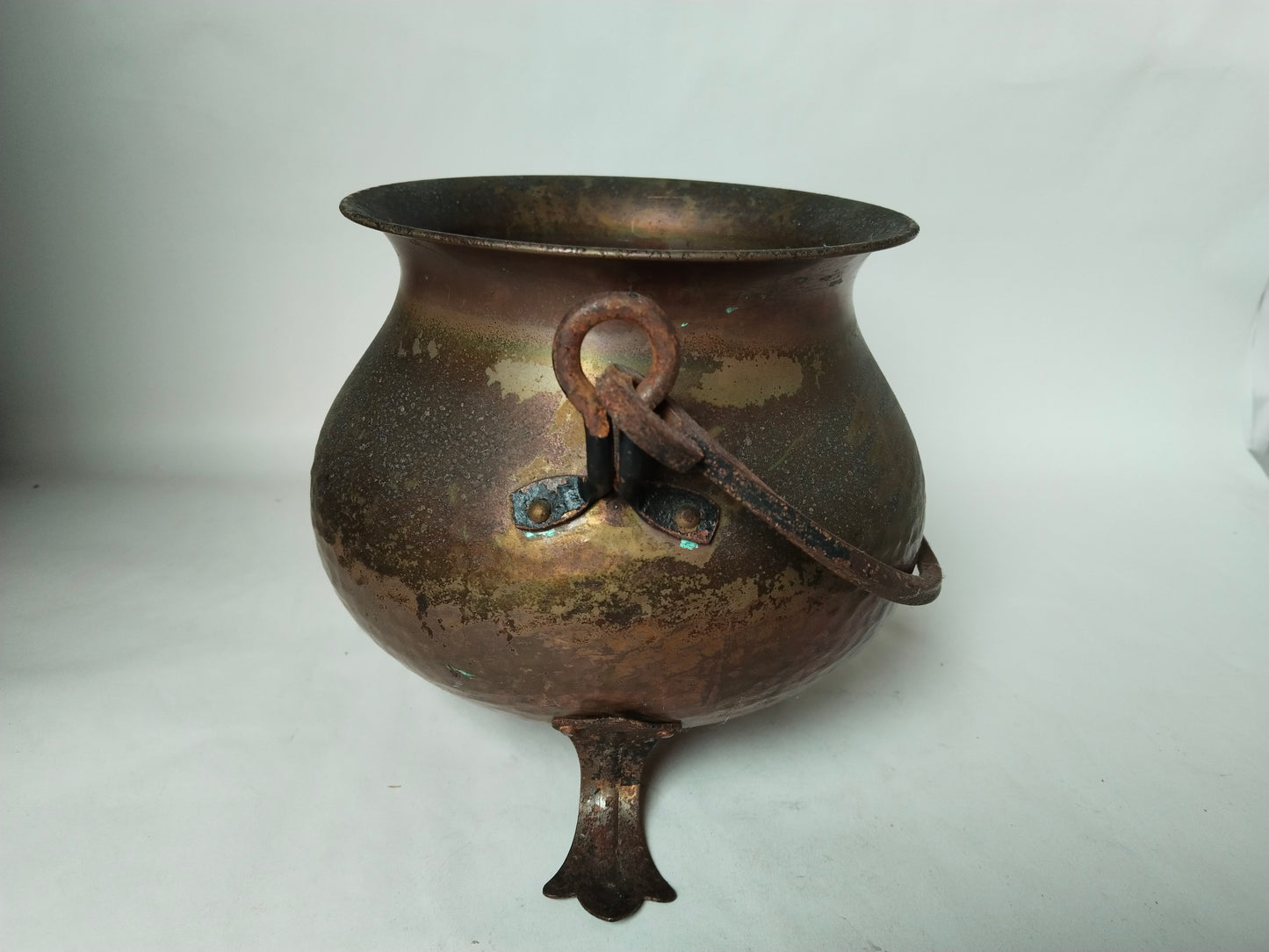 Chaudron ancien en cuivre forgé à la main – Fer forgé, Eisenstadt, env. 1880–1930