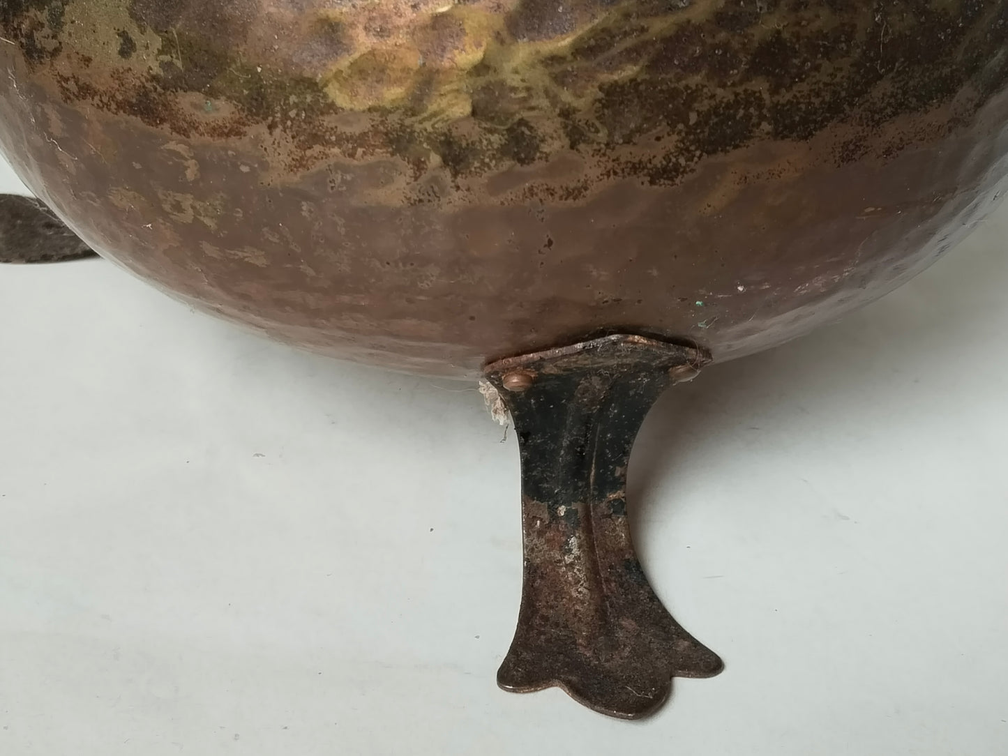 Chaudron ancien en cuivre forgé à la main – Fer forgé, Eisenstadt, env. 1880–1930