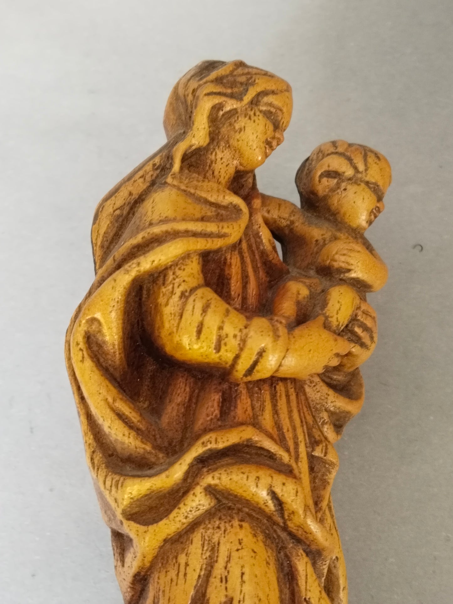 Seitenansicht Madonna mit Kind, Profilansicht