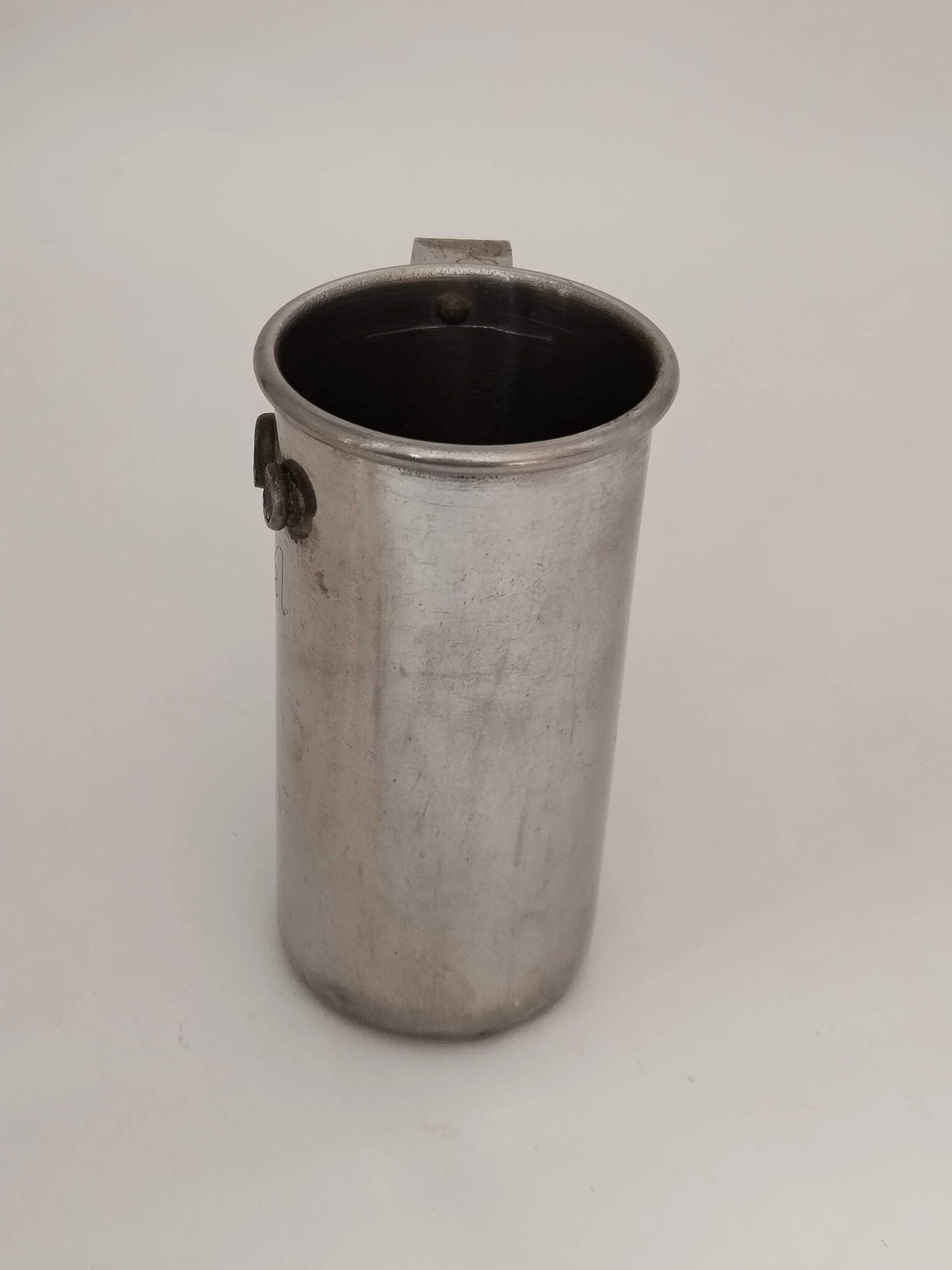 Antiker Messbecher 1/8 Liter Ideal Austria mit Henkel hinten