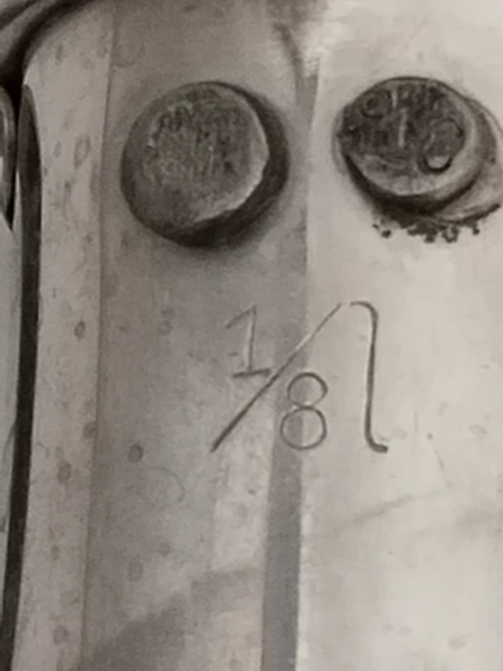 Antiker Messbecher 1/8 Liter Ideal Austria mit vergrößerter Punze und dem Schriftzug 1/8 l