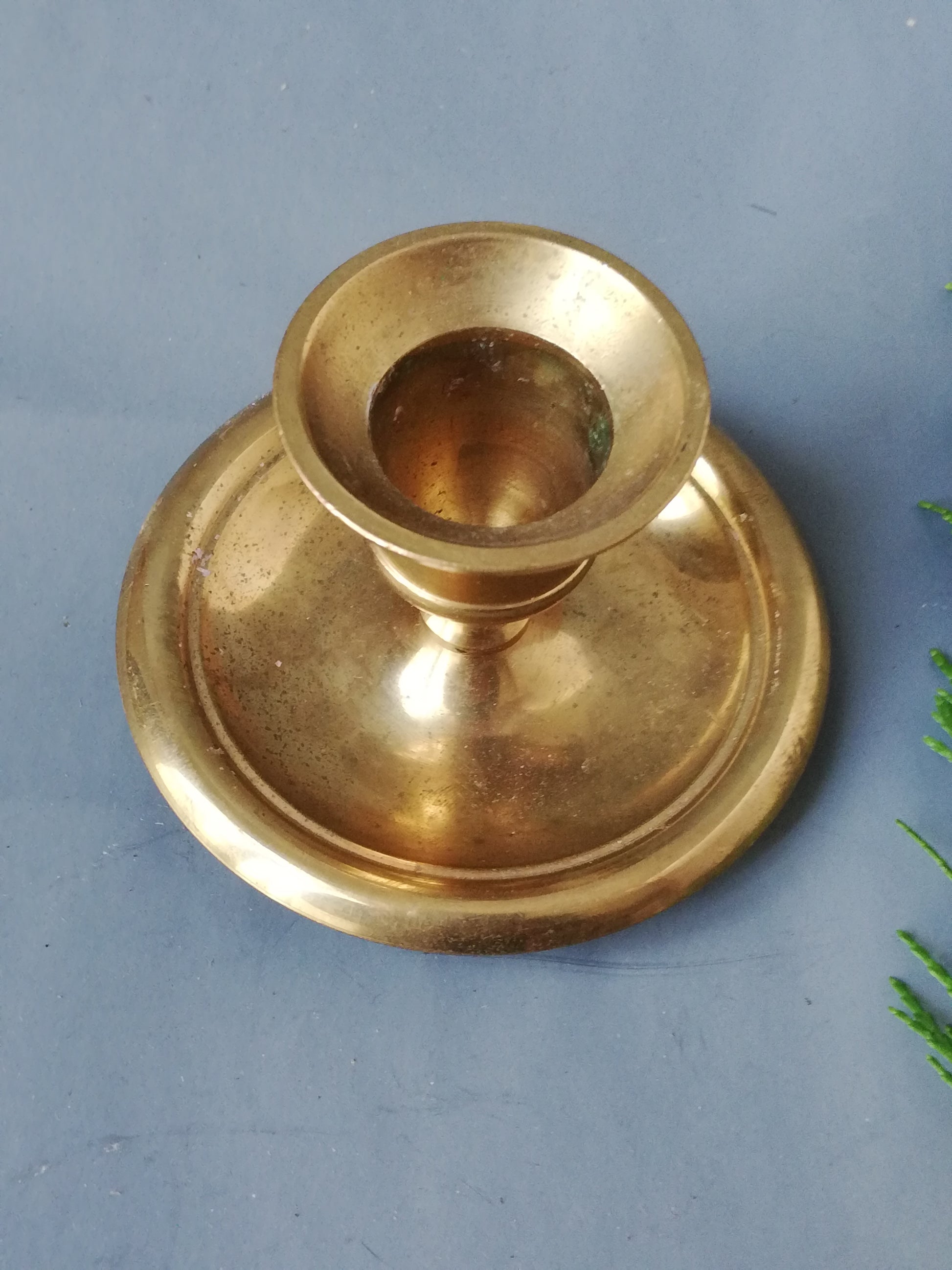 Vintage-Messing-Kerzenhalter-7-5cm-Teller-Draufsicht