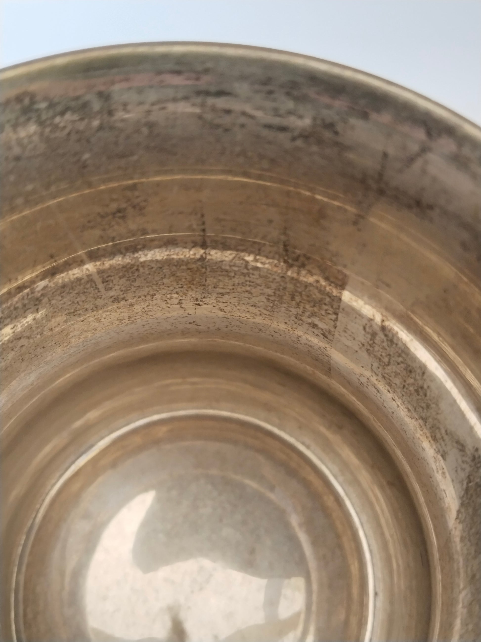 Nahaufnahme Innenwand, Oxidation und Anlaufstellen der Versilberung