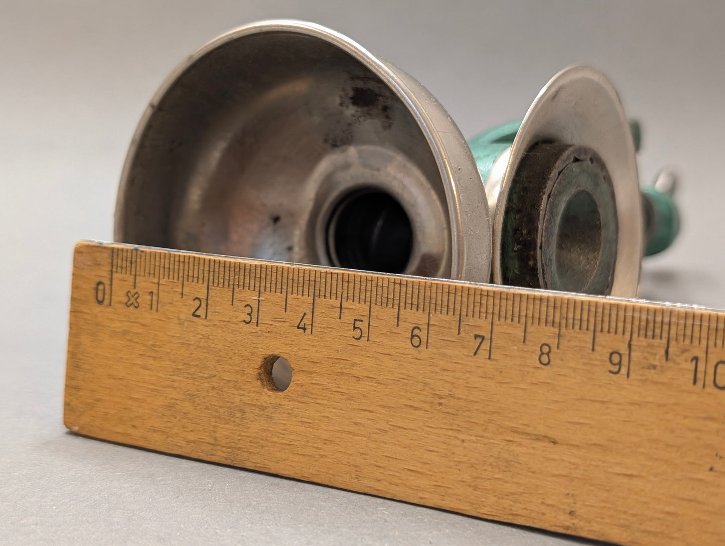 Mohnmühle mit Lineal: Schüssel-Durchmesser 7 cm