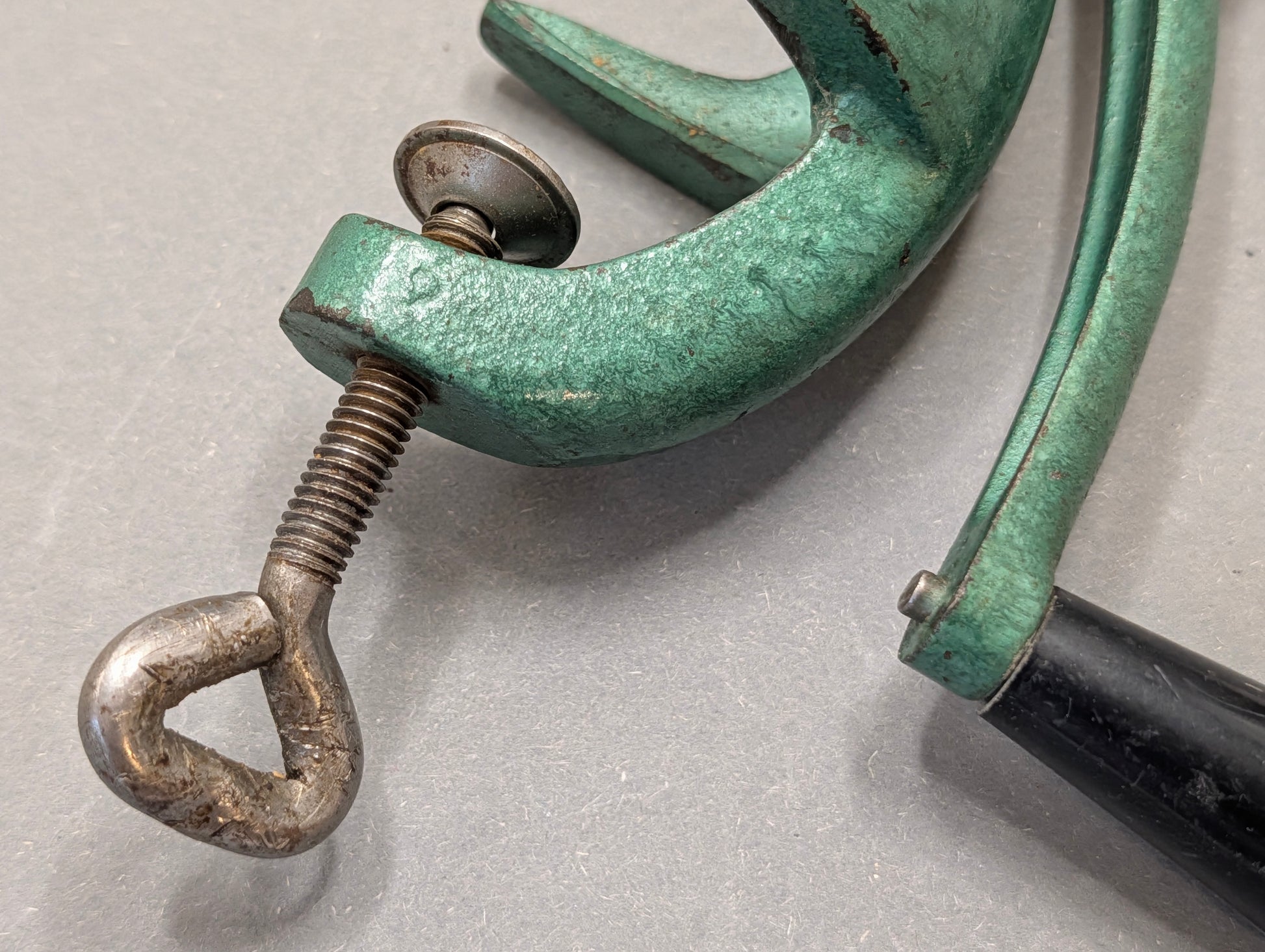 Tischklemme mit Flügelschraube der grünen Gusseisen-Mohnmühle