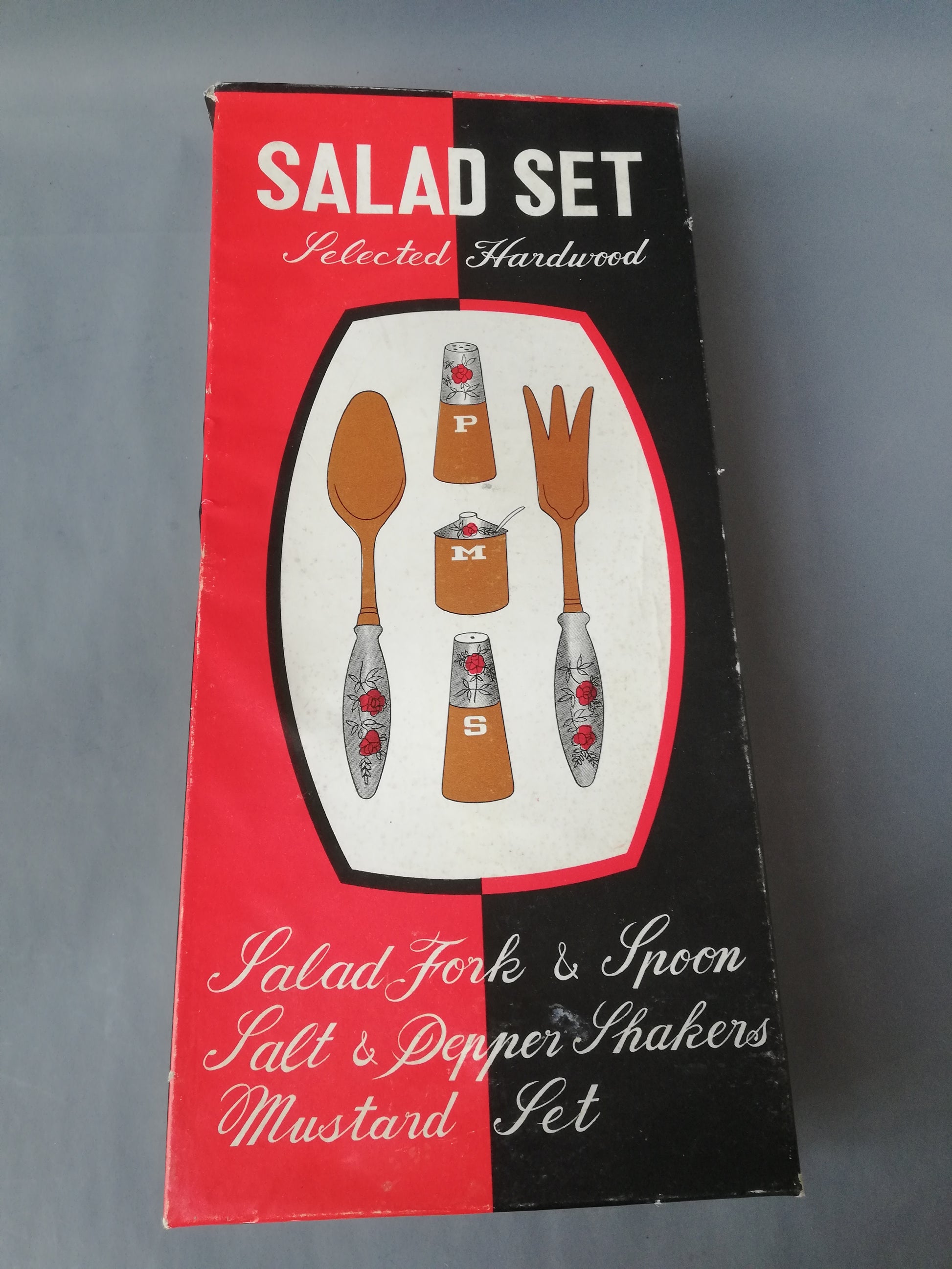 Vintage Salatbesteck Set in der originalverpackung, geschlossen.