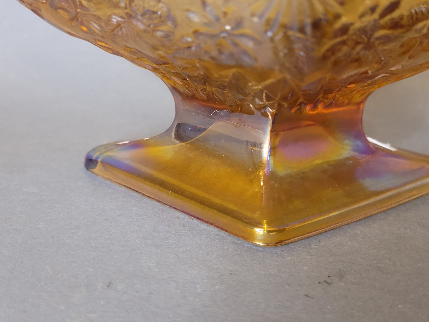 Art Deco Fußschale Bernstein – Irisierendes Karnevalsglas, ca. 1930-1950