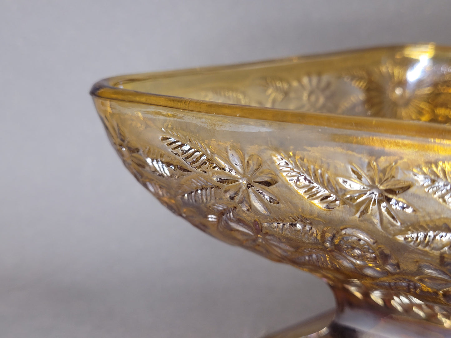 Art Deco Fußschale Bernstein – Irisierendes Karnevalsglas, ca. 1930-1950