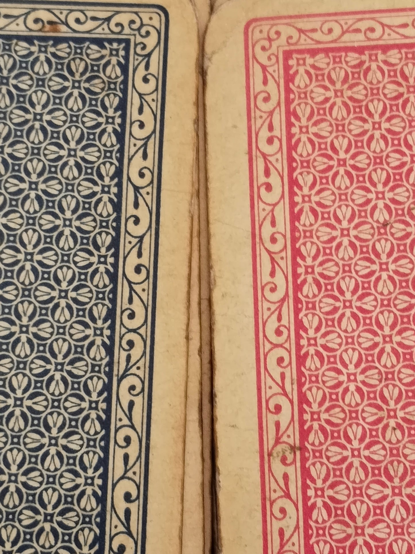 Kaiserliche Spielkarten aus Österreich – Zwei Decks mit Doppeladler-Steuermarke, um 1900