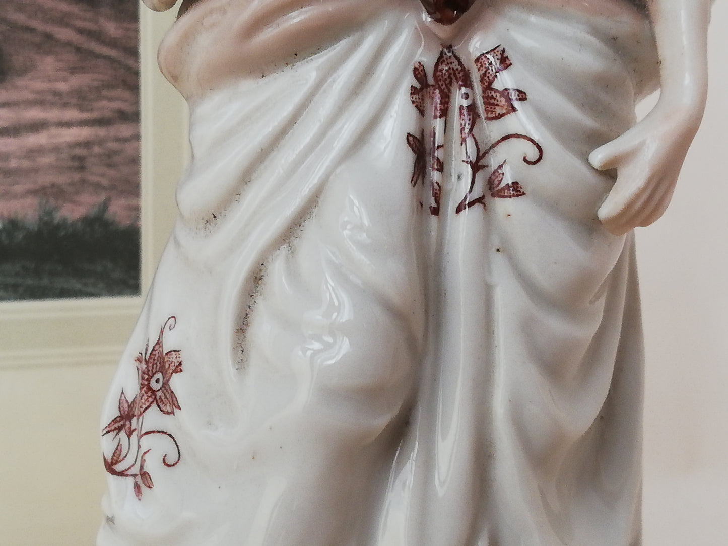 Porzellanfigur Rokoko Dame mit Fächer Vintage. Nahaufnahme Rock.