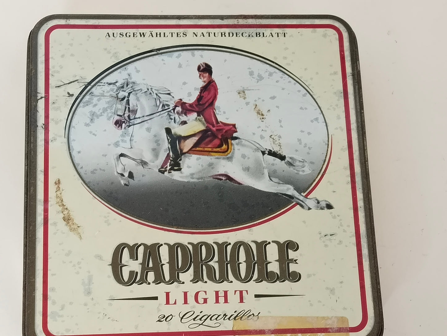 Nahaufnahme Lipizzaner-Pferd-Motiv auf Capriole-Zigarillodose