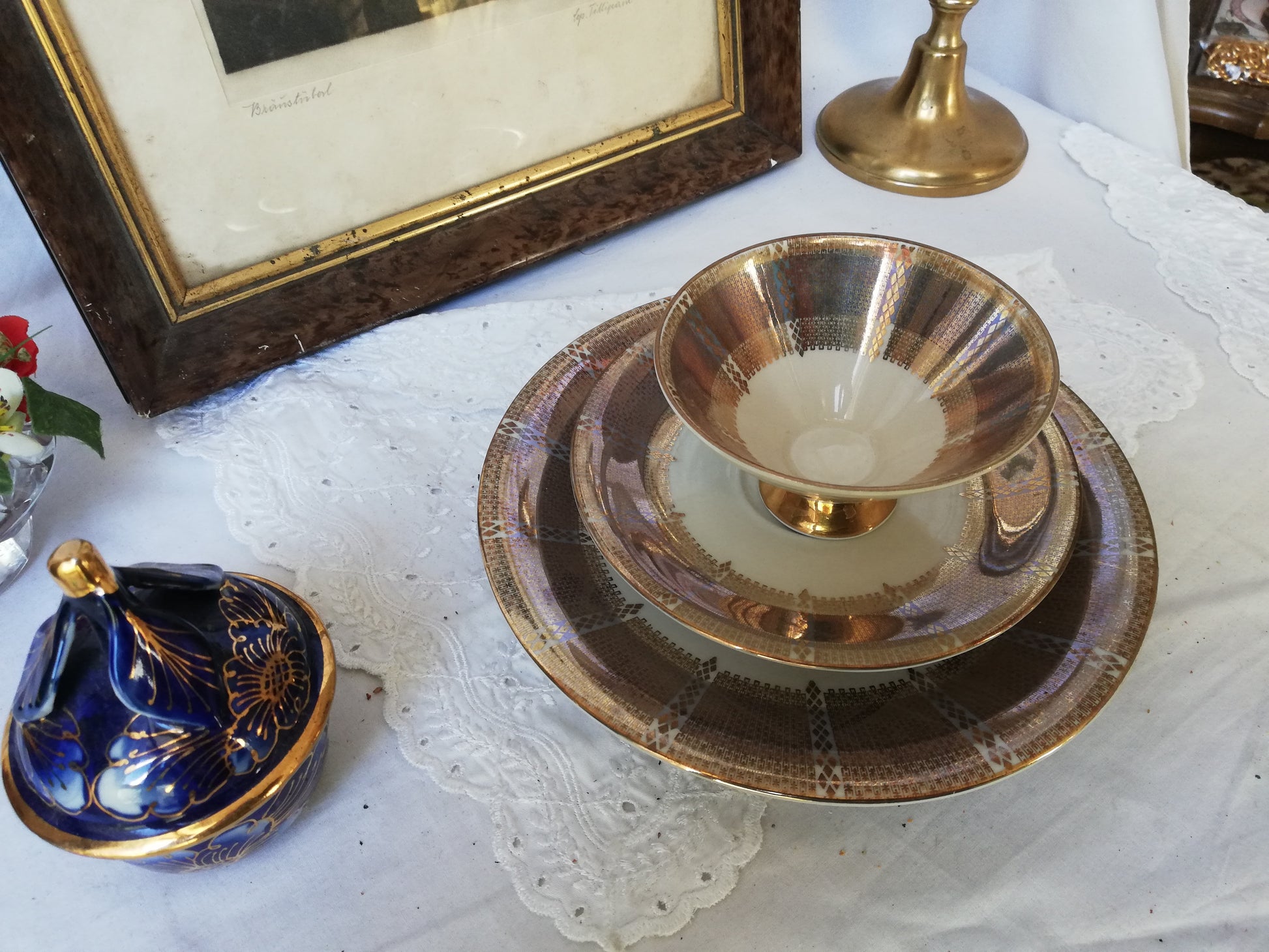 Draufsicht Kuchenteller 19 cm mit goldenen geometrischen Mustern