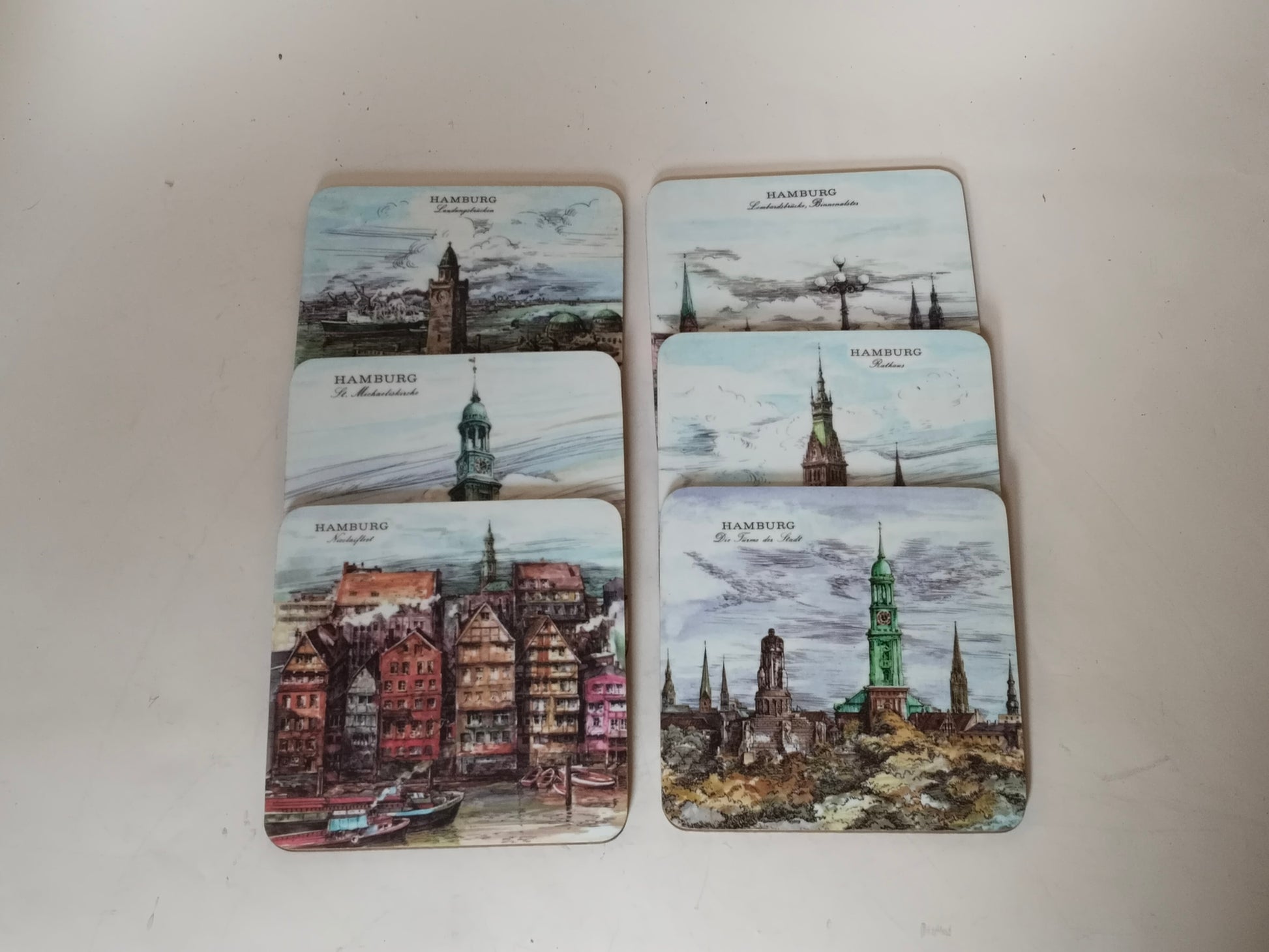 Sechs Vintage Hamburg Untersetzer aus Melamin mit Städtemotiven, Set von Schuberth
